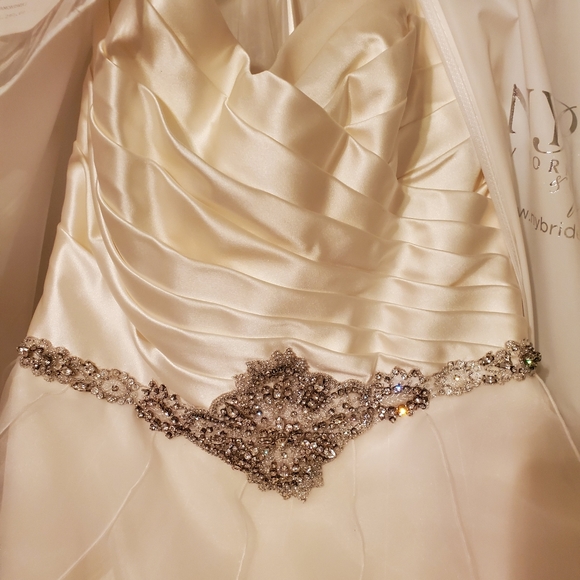 Wedding dress - Picture 9 of 13